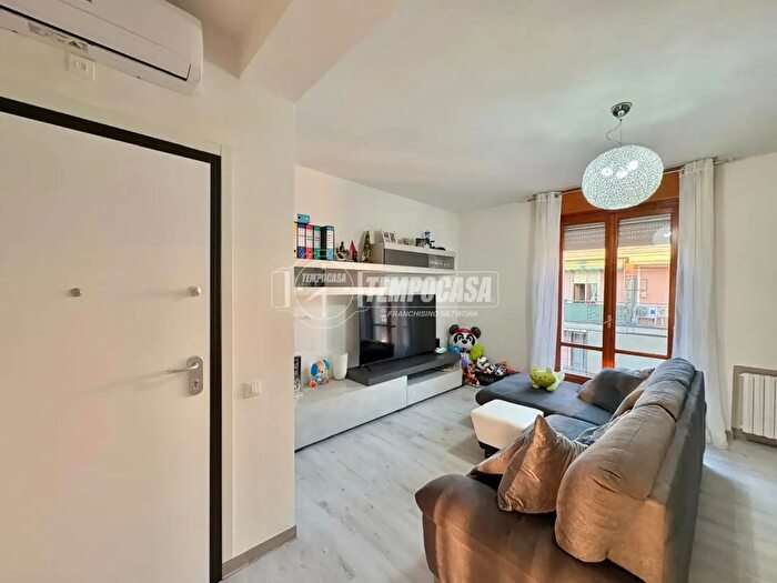 Appartamento trilocale in vendita in Via San Giovanni, Mirandola