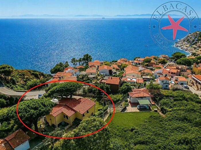 Casa con 7 locali in vendita in Via della Chiesa, Marciana