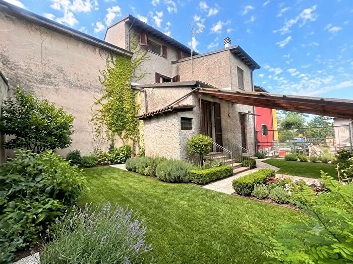 Casa con 5 locali in vendita in Casa Rovati, Montu' Beccaria