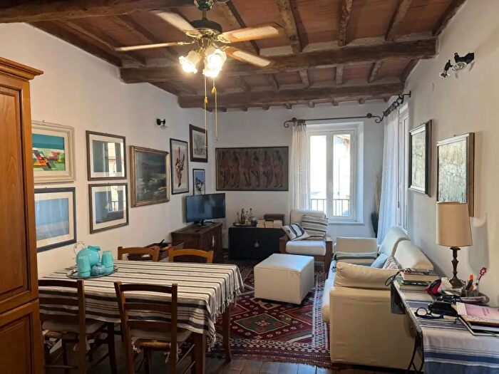 Casa con 5 locali in vendita in Montignoso