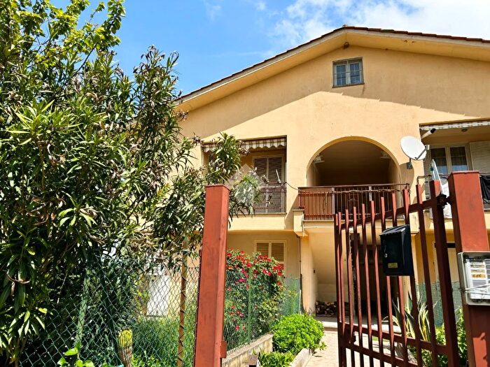 Appartamento con 7 locali in vendita in Via Sasso Rotino, Blera