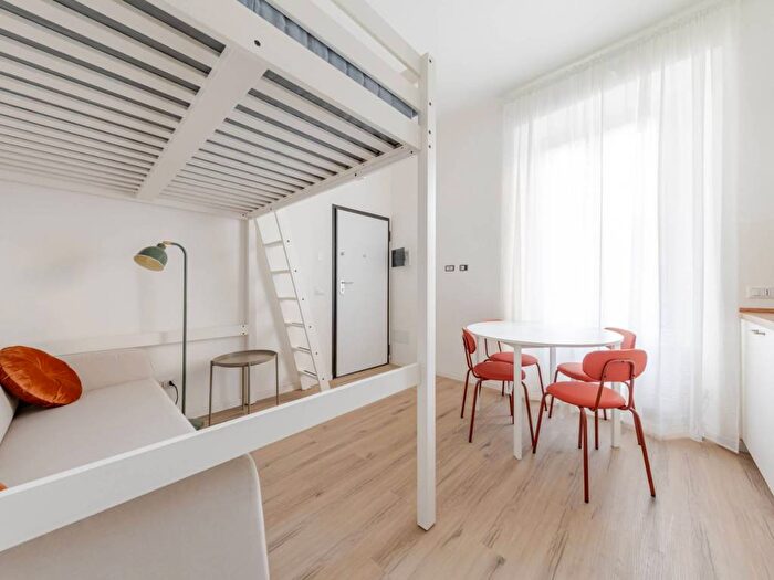 Appartamento monolocale in affitto in Via Accademia, Casoretto, Milano