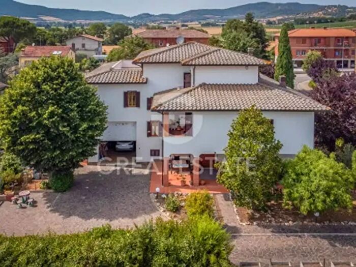 Casa con 6 locali in vendita in Via di Mugnano, Magione