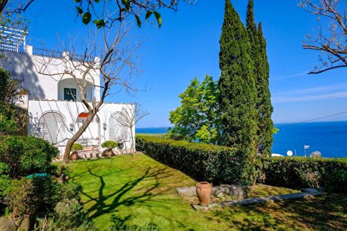 Appartamento con 5 locali in vendita in Strada Provinciale Marina Grande di Capri, Capri