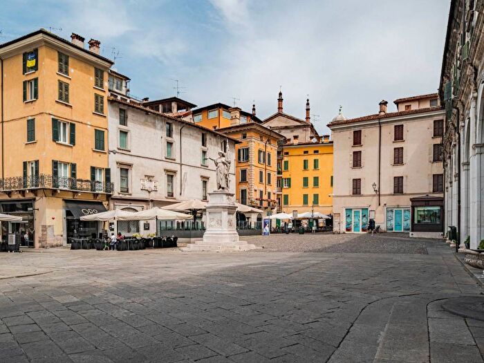Appartamento trilocale in affitto in Vicolo Sant'Agostino, Castello Via Musei, Brescia