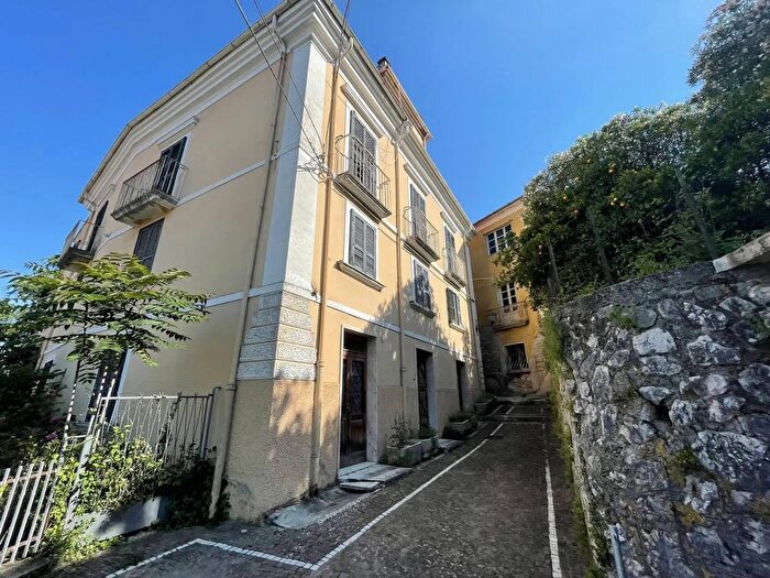 Casa con 9 locali in vendita in Vico AmatiRoccasecca, Roccasecca