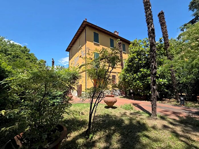Casa con 7 locali in vendita in Imola
