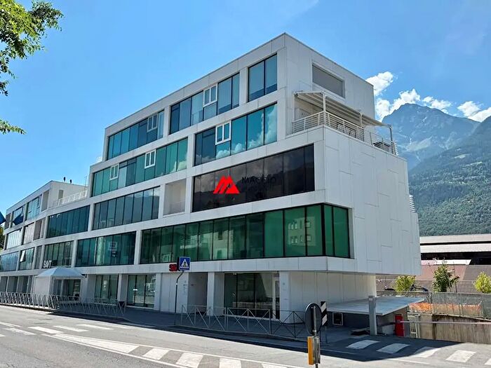 Appartamento con 5 locali in vendita in Via Giorgio Carrel, Aosta