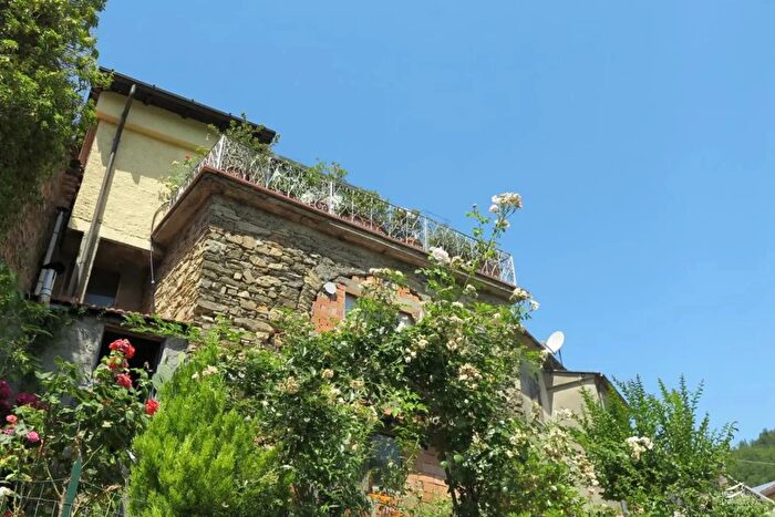 Casa con 15 locali in vendita in Licciana Nardi