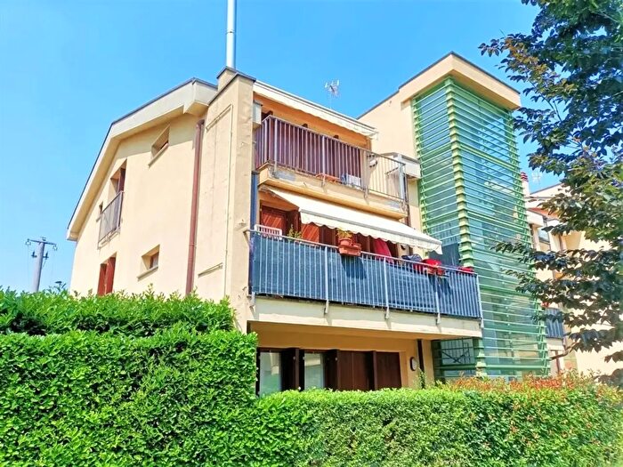 Appartamento quadrilocale in vendita in Via Mon Signor Andrea Castelli, Cisano Bergamasco