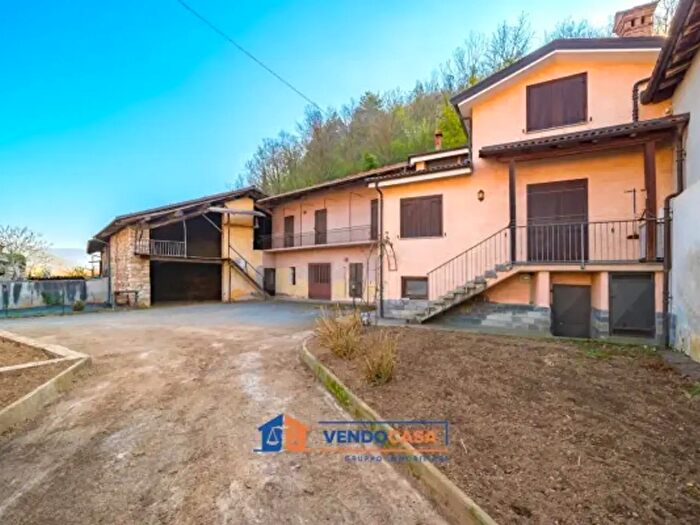 Casa con 6 locali in vendita in Via Fontanile, Valgrana