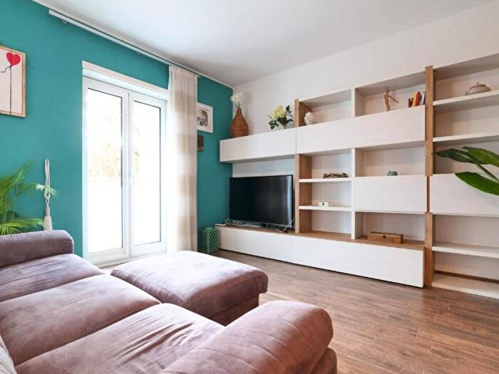 Appartamento trilocale in affitto in Via dell'Allodola, Inganni, Milano