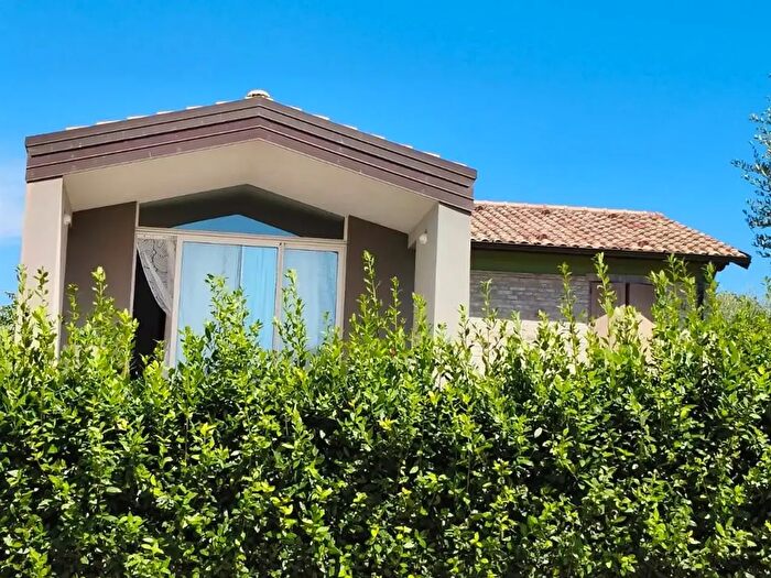 Casa con 7 locali in vendita in Mondolfo