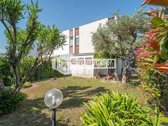 Casa trilocale in vendita in Via delle Ortensie, Cerveteri