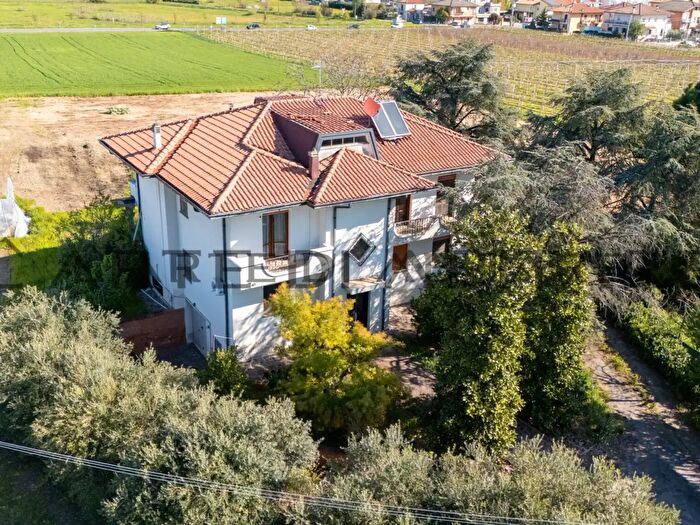 Casa con 10 locali in vendita in Via Linaro, Rimini