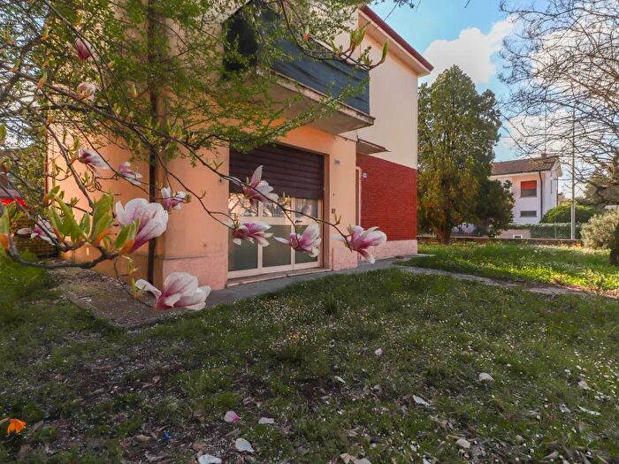 Casa con 5 locali in vendita in Via del Papa, Crevalcore