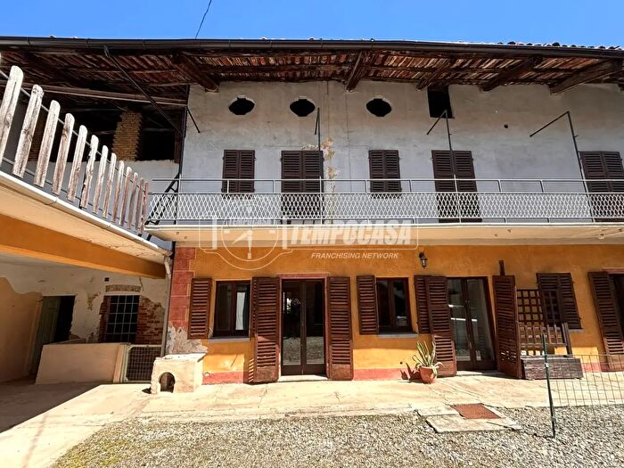 Casa con 7 locali in vendita in Via Fiume, Romano Canavese