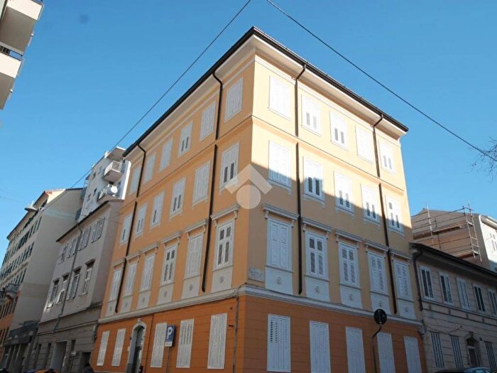 Appartamento trilocale in affitto in Via Casimiro Donadoni, Settefontane, Trieste