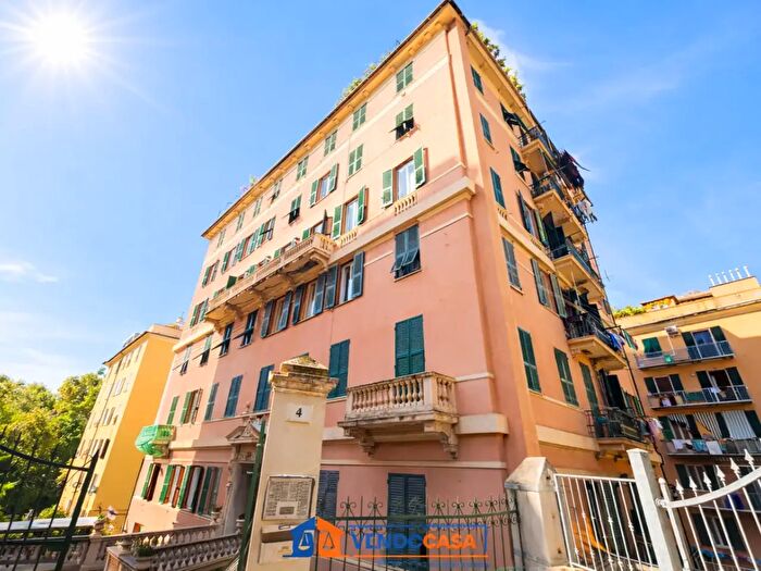 Appartamento quadrilocale in vendita in Salita Francesco Vignola, Genova