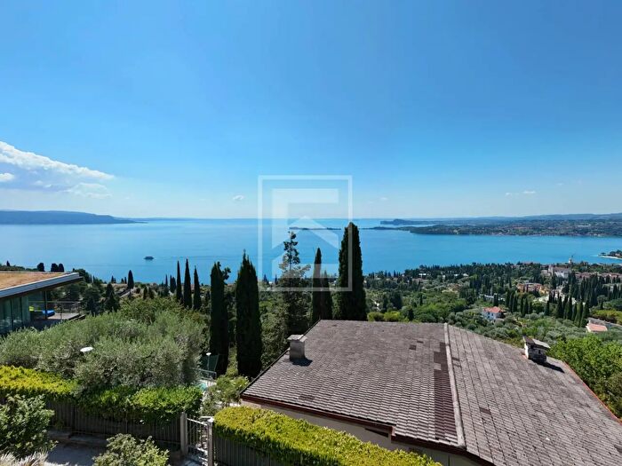 Casa con 10 locali in vendita in Via Panoramica, Gardone Riviera