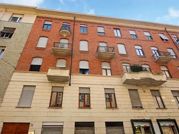 Appartamento quadrilocale in affitto in Via Andrea Massena, Torino