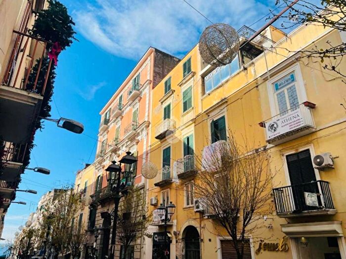 Appartamento con 6 locali in affitto in Via Salvatore Noto, Torre del Greco