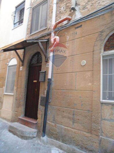 Casa con 5 locali in vendita in Vicolo Limuti, Caltanissetta