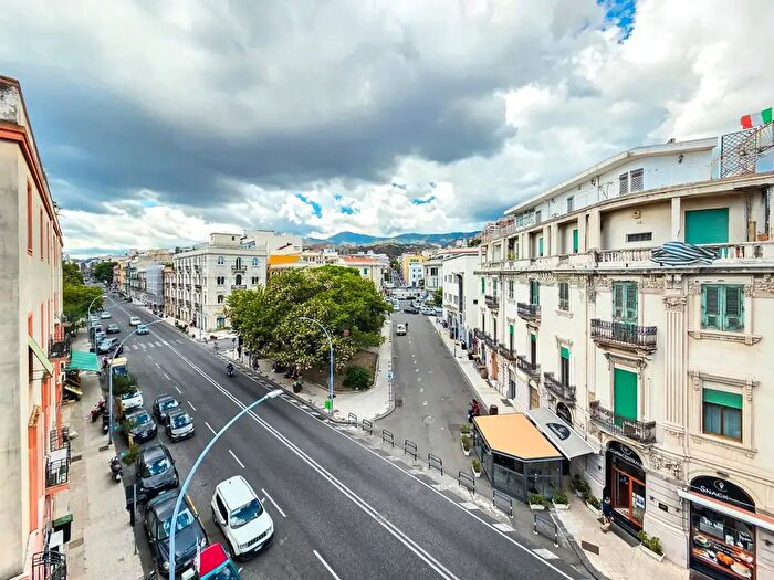 Appartamento con 5 locali in vendita in Via Ettore Lombardo Pellegrino, Messina