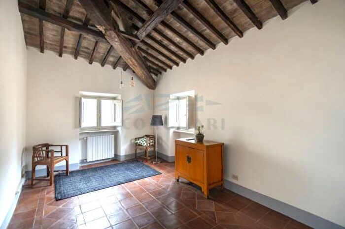 Appartamento trilocale in affitto in Via dei Coronari, Roma