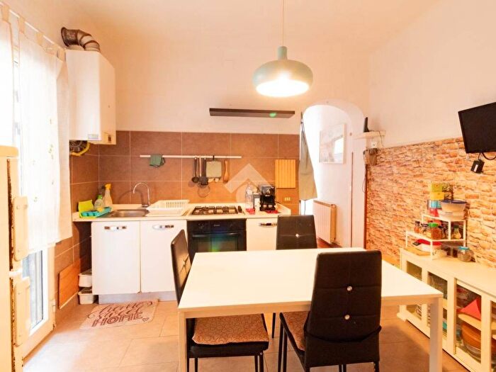 Appartamento quadrilocale in affitto in Via Cattaneo, Porta Fiorentina Leopolda, Pisa