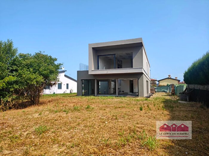 Casa con 5 locali in vendita in Via Parmesana, Monticello Conte Otto