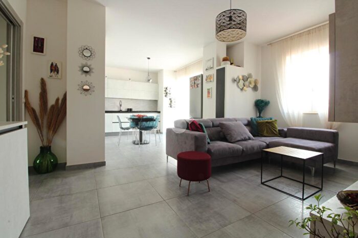 Appartamento trilocale in vendita in Via Dante Alighieri, Agropoli