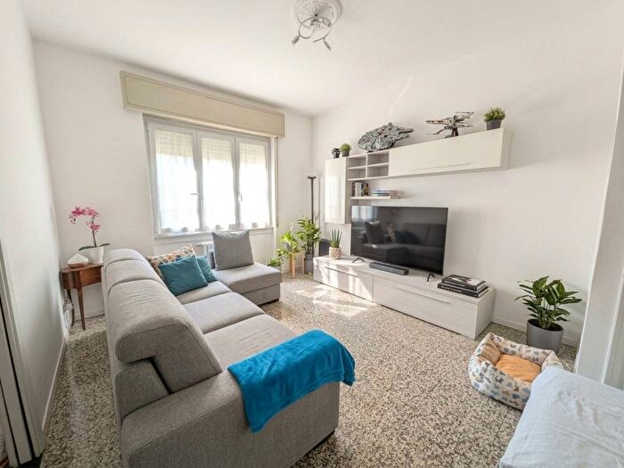 Appartamento trilocale in affitto in Via Angelo Inganni, Lorenteggio, Milano