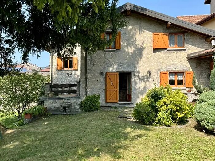Casa con 8 locali in vendita in Via alla Chiesa Snc, Alta Valle Intelvi