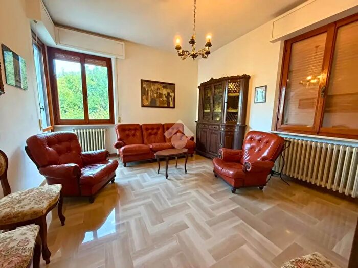 Casa quadrilocale in vendita in Via Petrarca, Pesaro