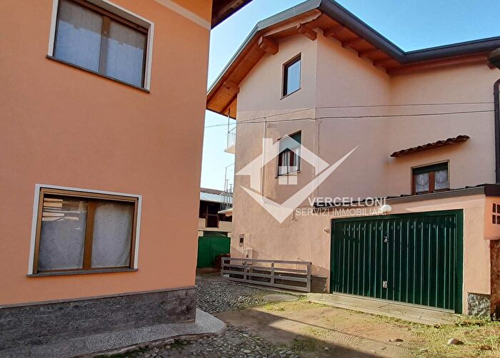 Casa quadrilocale in vendita in Via Tosalli d, Fara Novarese