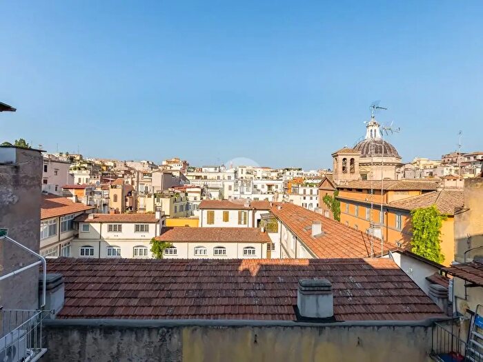 Appartamento quadrilocale in vendita in Via Baccina, Roma