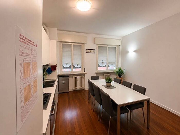 Appartamento trilocale in affitto in Via Camillo Rondani, Centro Storico, Parma