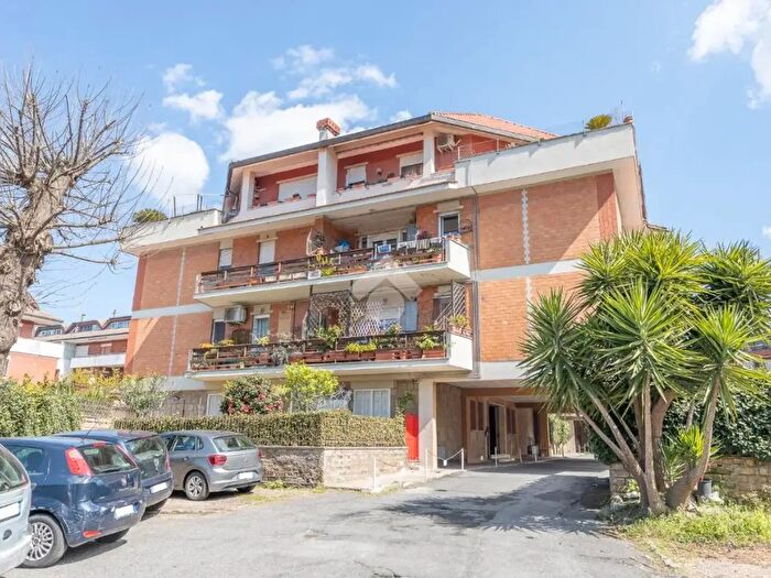 Appartamento quadrilocale in vendita in Viale Piave, Ariccia