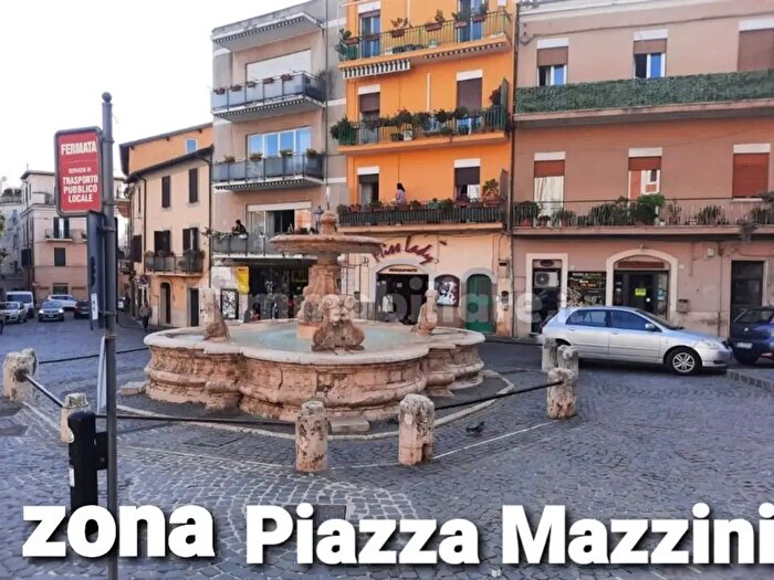 Appartamento quadrilocale in vendita in Via San Pietro, Velletri