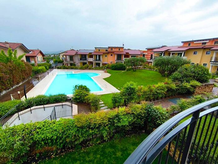 Appartamento trilocale in affitto in Vicolo Sagramose, Centro, Lazise