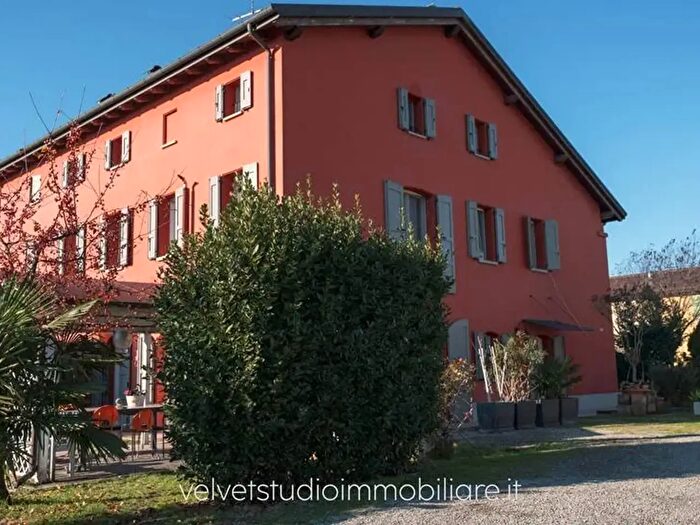 Casa con 5 locali in vendita in Modena Albareto Strada Battaglia, Modena
