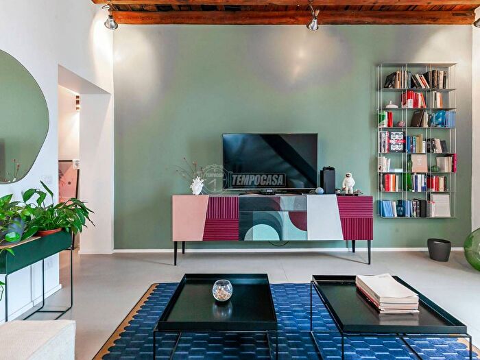 Appartamento trilocale in affitto in Via Carlo Farini, Isola, Milano
