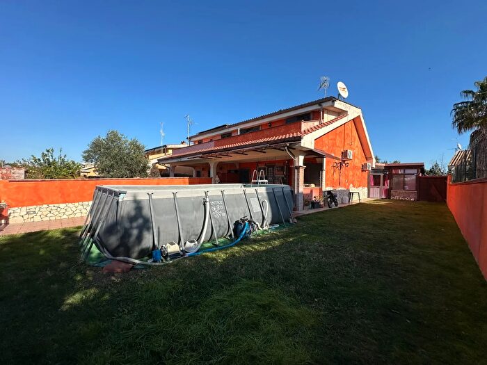 Casa quadrilocale in vendita in Via Foglia, Ardea