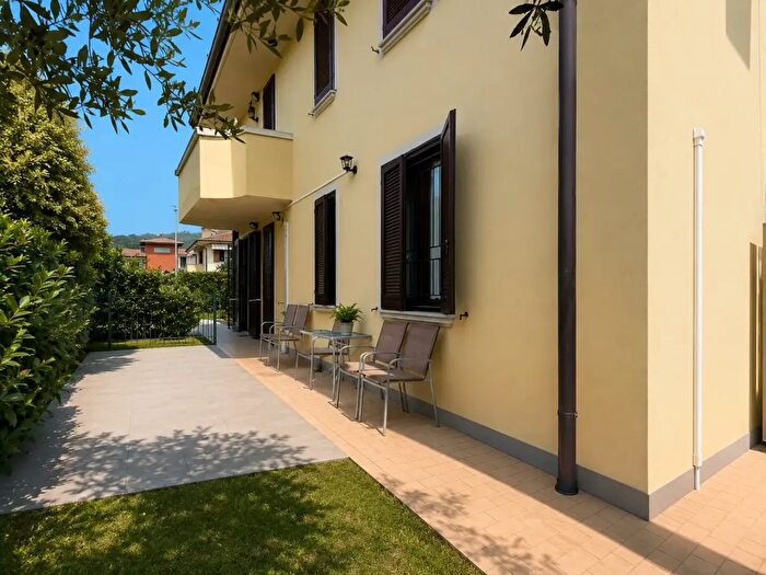 Appartamento trilocale in vendita in Via Alcide De Gasperi, Coccaglio
