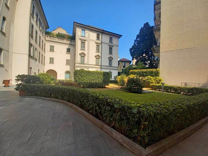 Appartamento trilocale in affitto in Corso di Porta Romana, Quadronno Crocetta, Milano