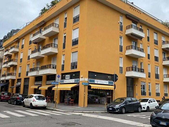 Appartamento trilocale in affitto in Via Andrea Maffei No Number, Montenero, Milano