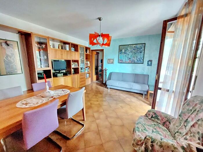 Appartamento trilocale in vendita in Strada Chiesa di Marzaglia, Modena