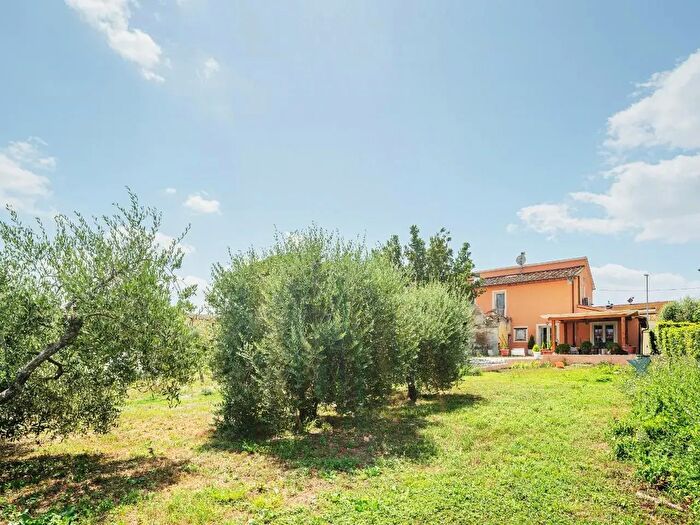 Casa con 9 locali in vendita in Crespina Lorenzana