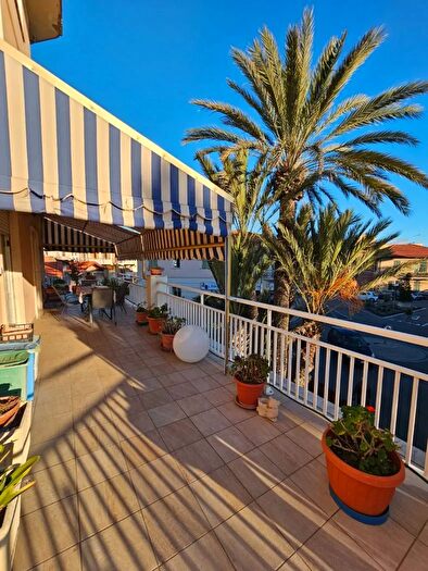 Appartamento quadrilocale in vendita in Via Louis Pasteur Bordighera, Bordighera